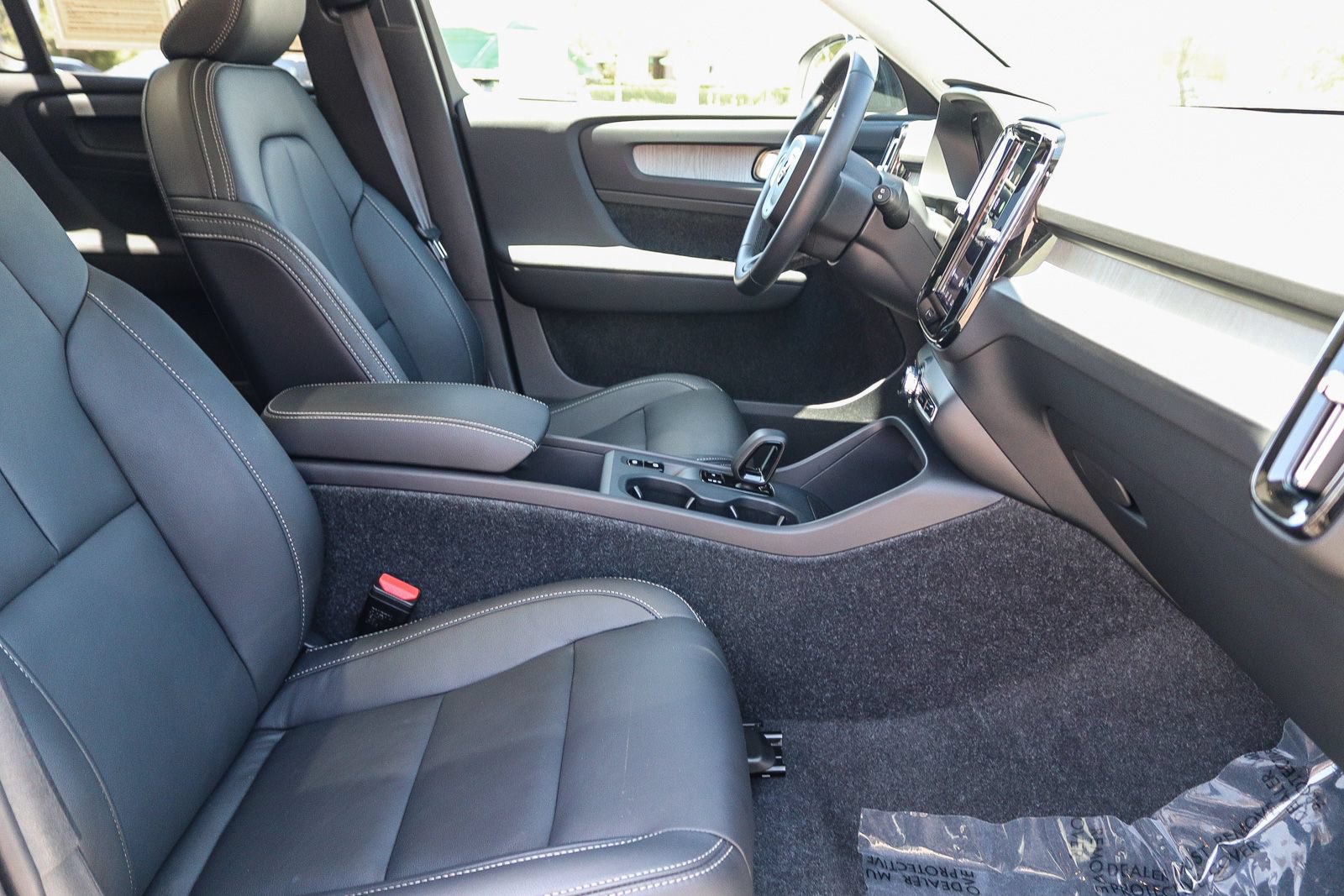 Certified 2026 Volvo XC40 B4 Core FWD image 18