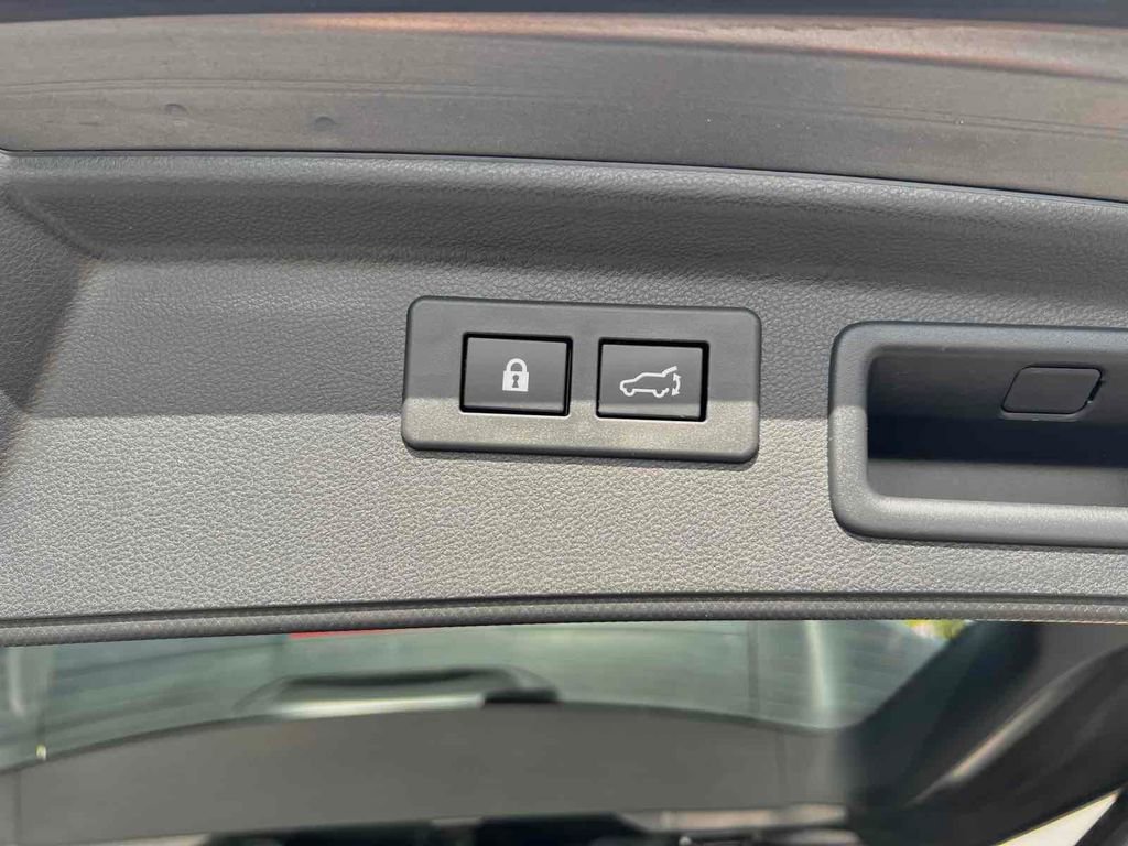 Used 2023 Subaru Forester Premium image 33