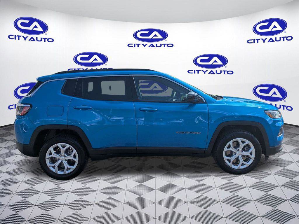 Used 2024 Jeep Compass Latitude image 11