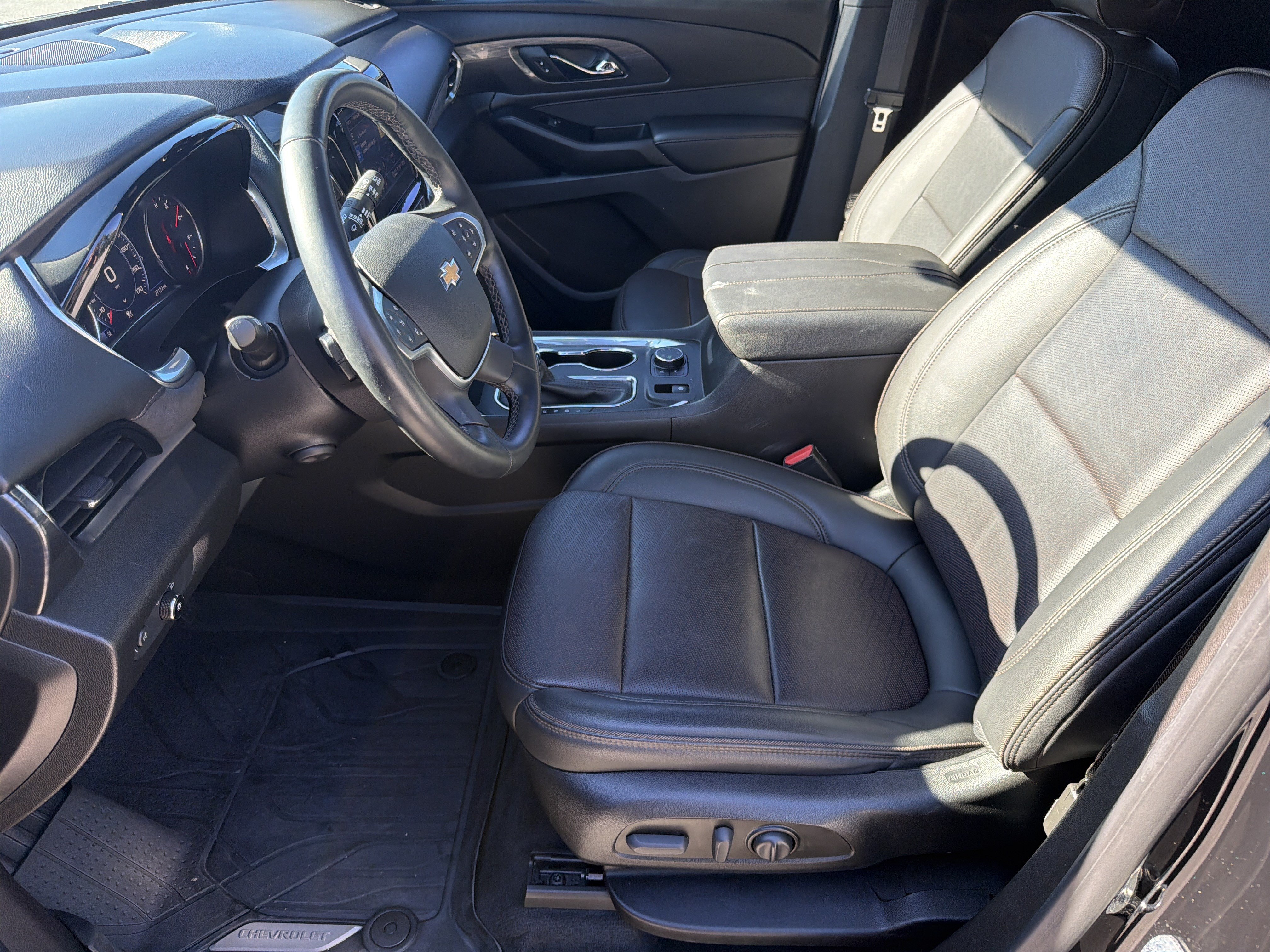 Used 2023 Chevrolet Traverse High Country AWD/4WD image 10