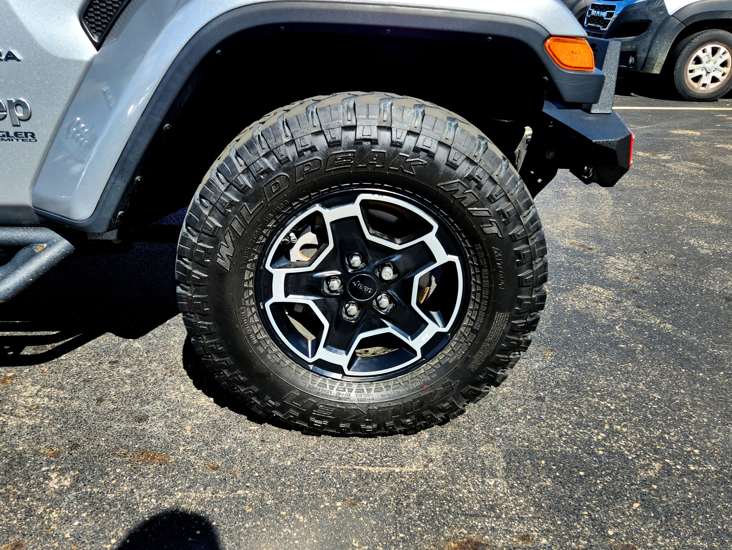 Used 2018 Jeep Wrangler Unlimited Sahara image 10