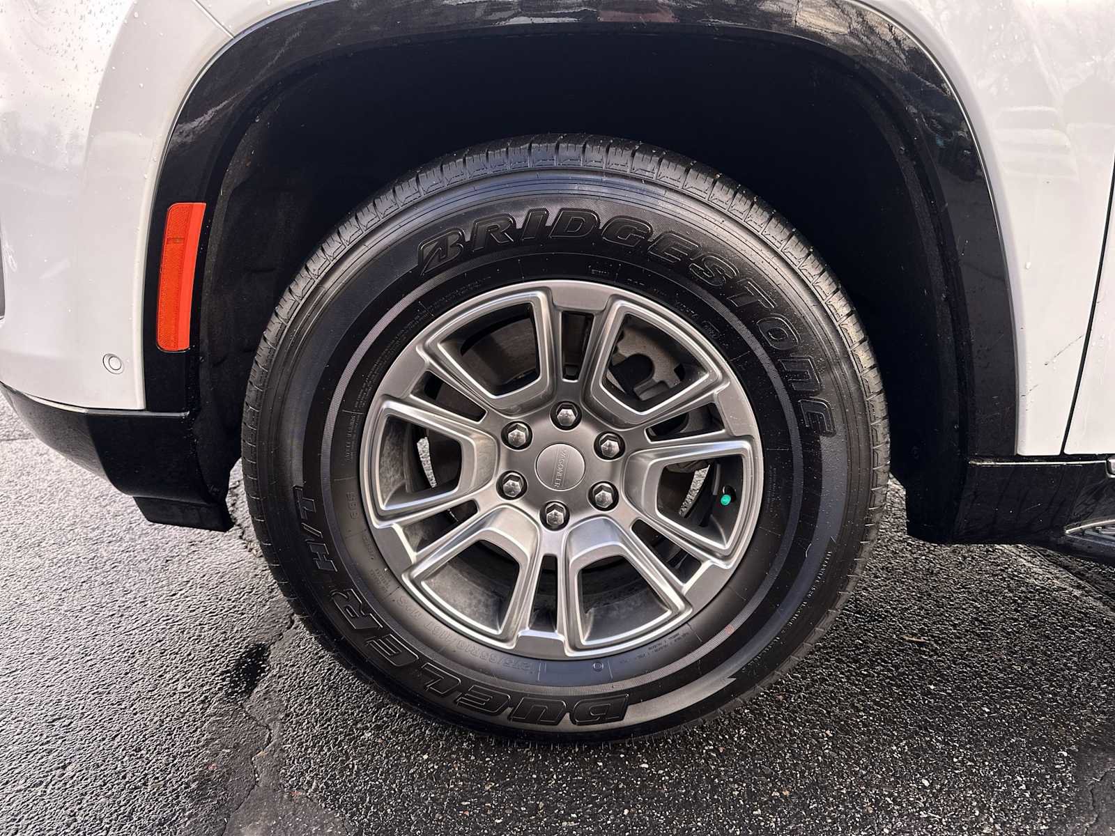 Used 2023 Jeep Wagoneer 4WD image 17