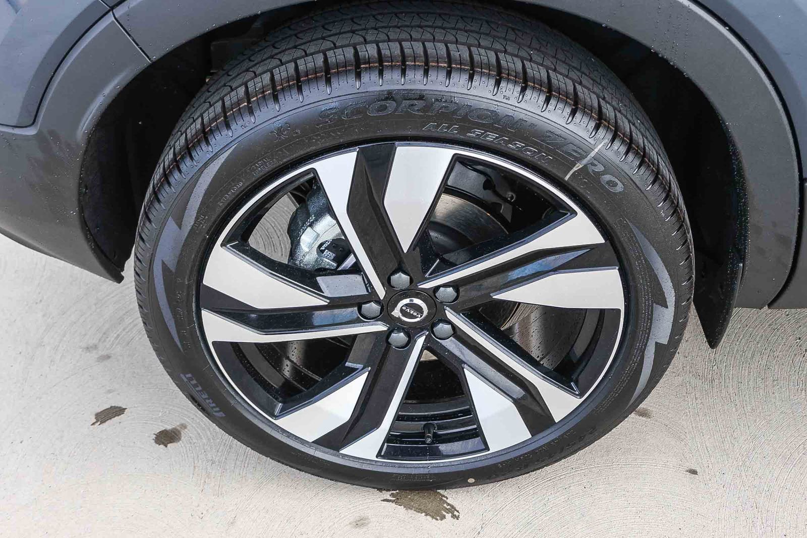 New 2026 Volvo XC40 B5 Ultra w/ Climate Package image 13