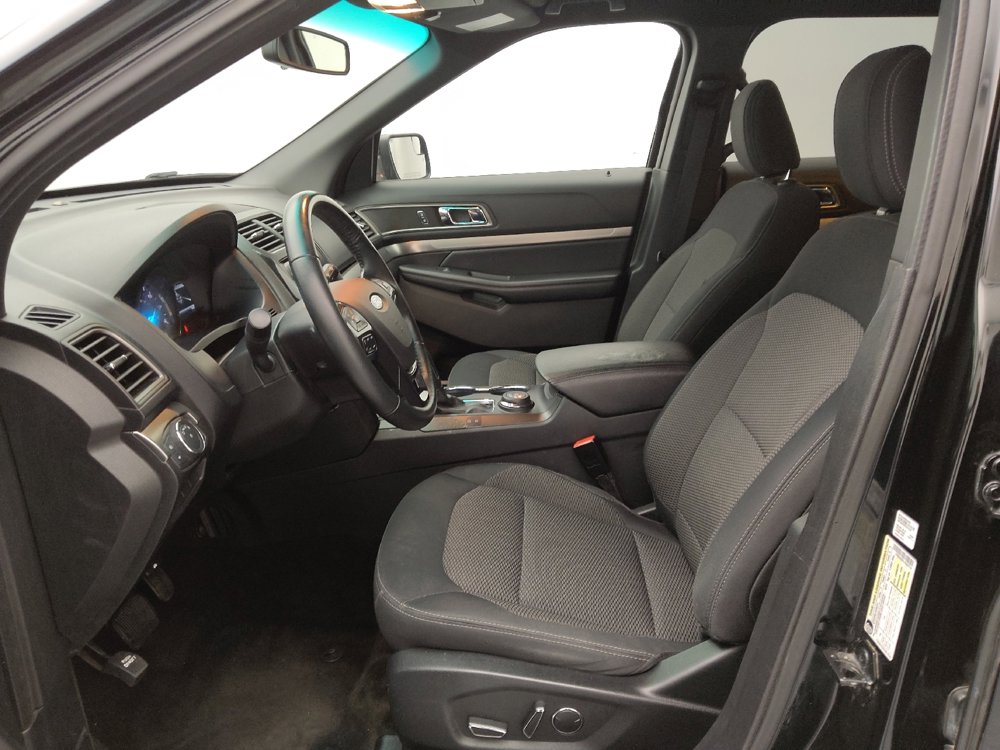 Used 2018 Ford Explorer XLT w/ Equipment Group 201A AWD/4WD image 17
