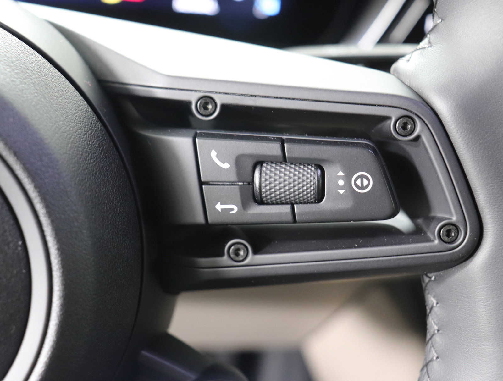 Used 2024 Porsche Macan 4 Electric image 32