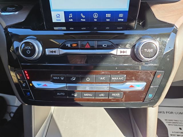 Used 2023 Ford Explorer Platinum w/ Premium Technology Package image 27