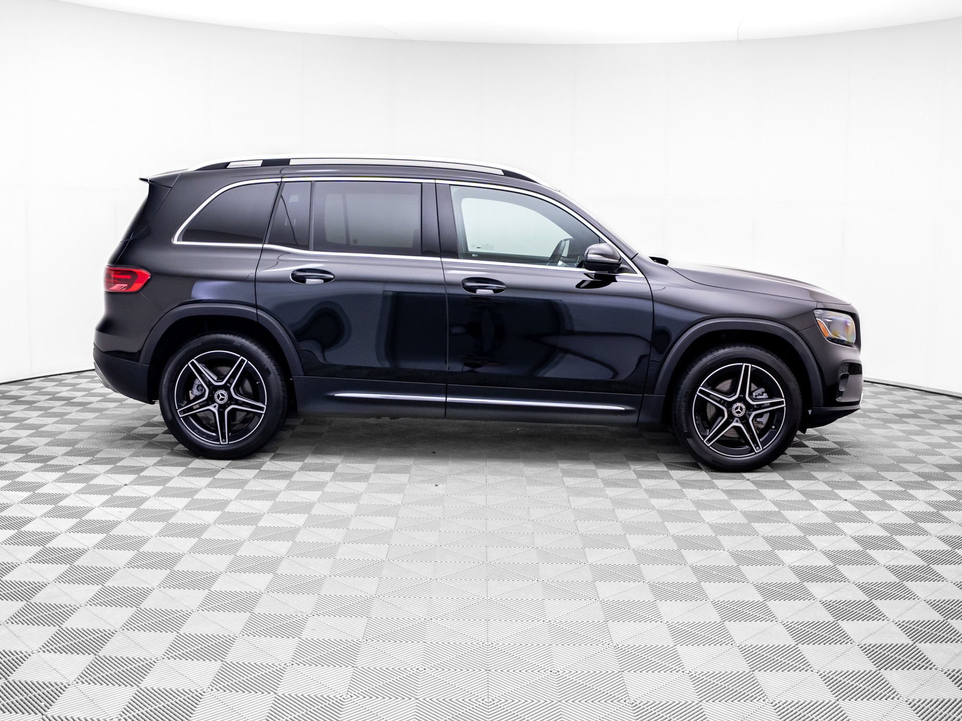 Used 2026 Mercedes-Benz GLB 250 image 6