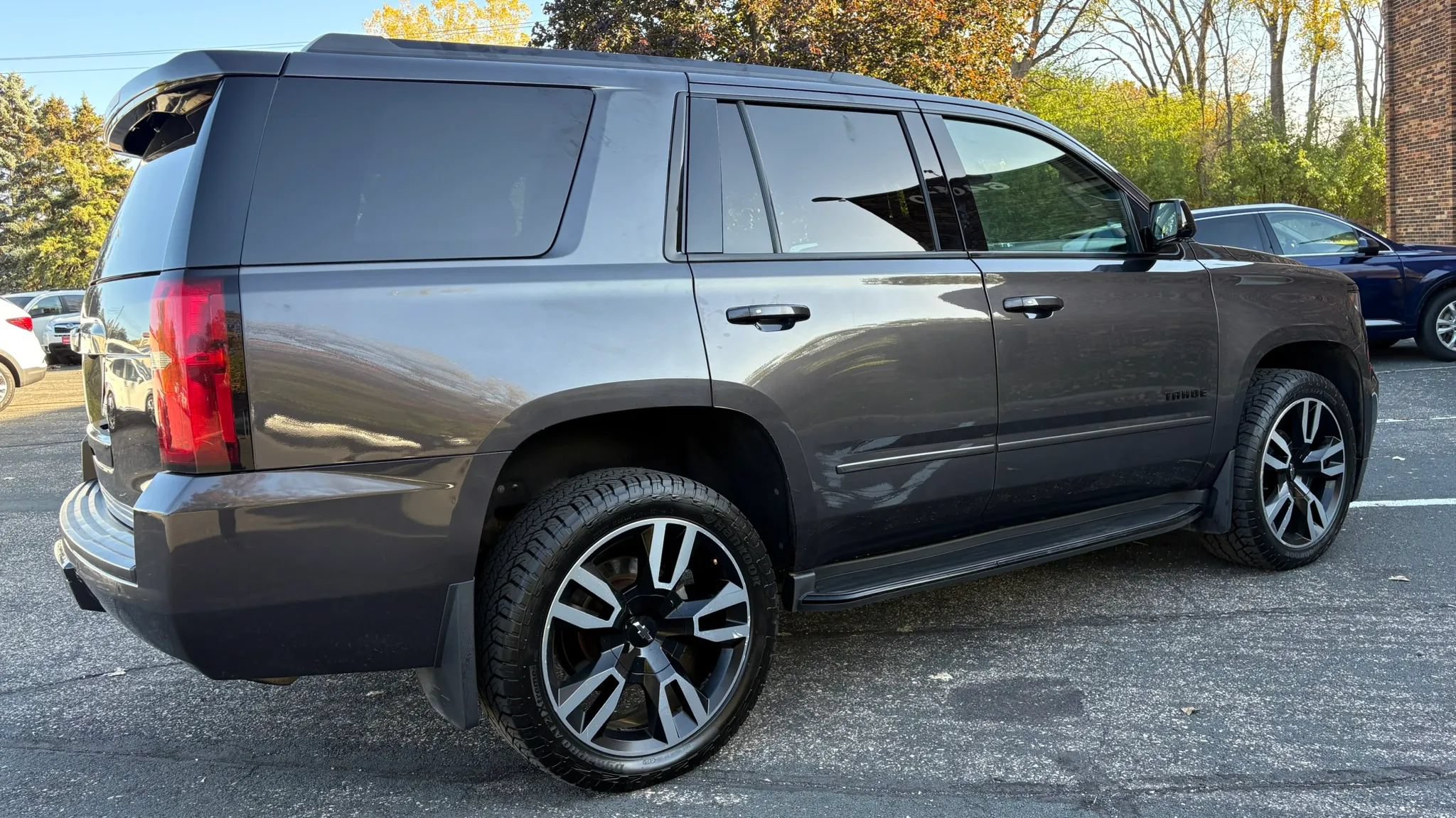 Used 2018 Chevrolet Tahoe Premier AWD/4WD image 10