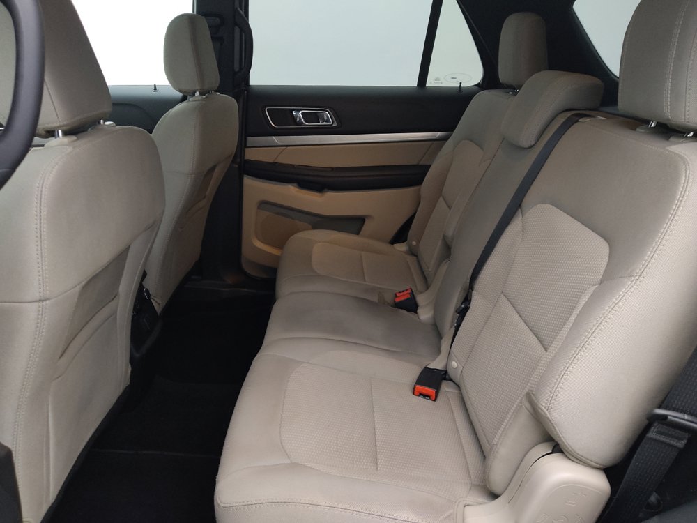 Used 2018 Ford Explorer XLT FWD image 18