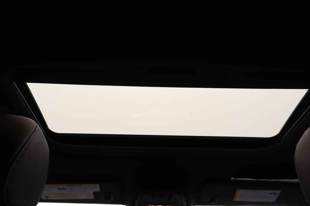 Used 2024 Chevrolet Trax RS w/ Sunroof Package FWD image 24