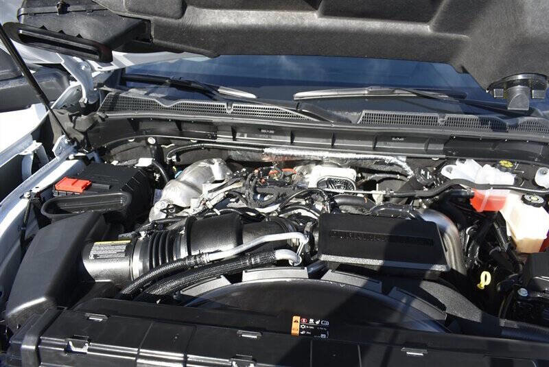 Used 2025 GMC Sierra 3500 AT4 w/ AT4 Premium Plus Package image 19