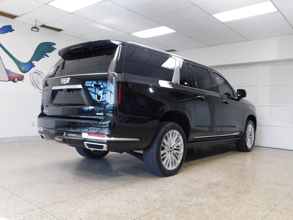 Used 2026 Cadillac Escalade ESV Luxury AWD/4WD image 9