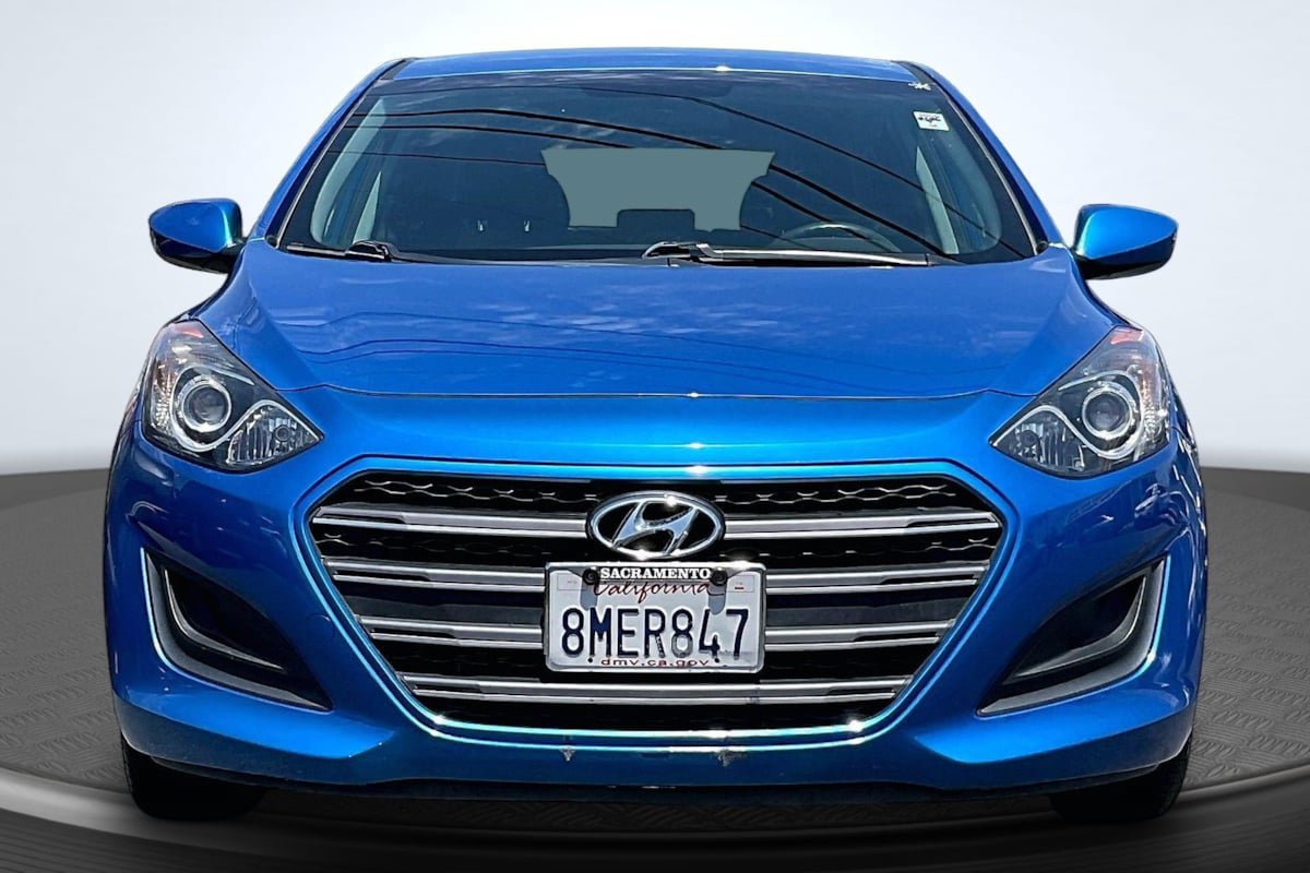 Used 2017 Hyundai Elantra GT FWD image 3