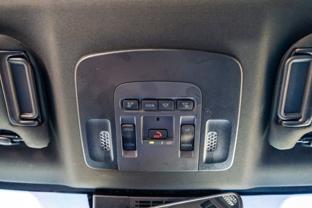 Used 2025 Toyota Camry SE w/ Convenience Package image 17