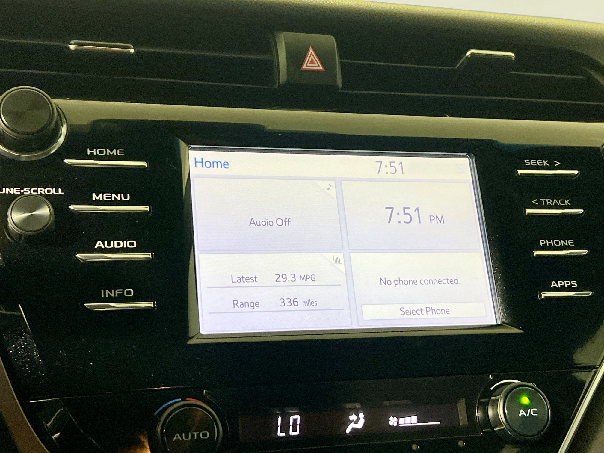 Used 2018 Toyota Camry SE FWD image 27