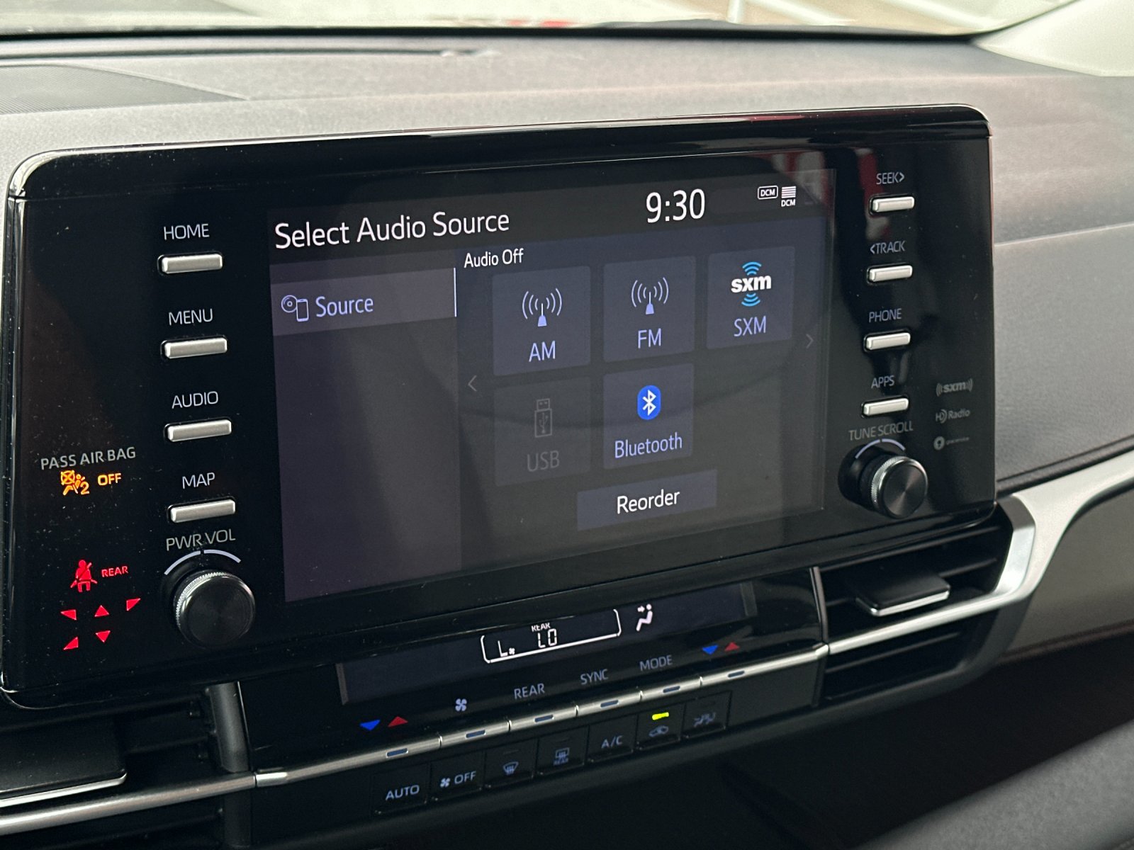 Used 2024 Toyota Sienna LE FWD image 17