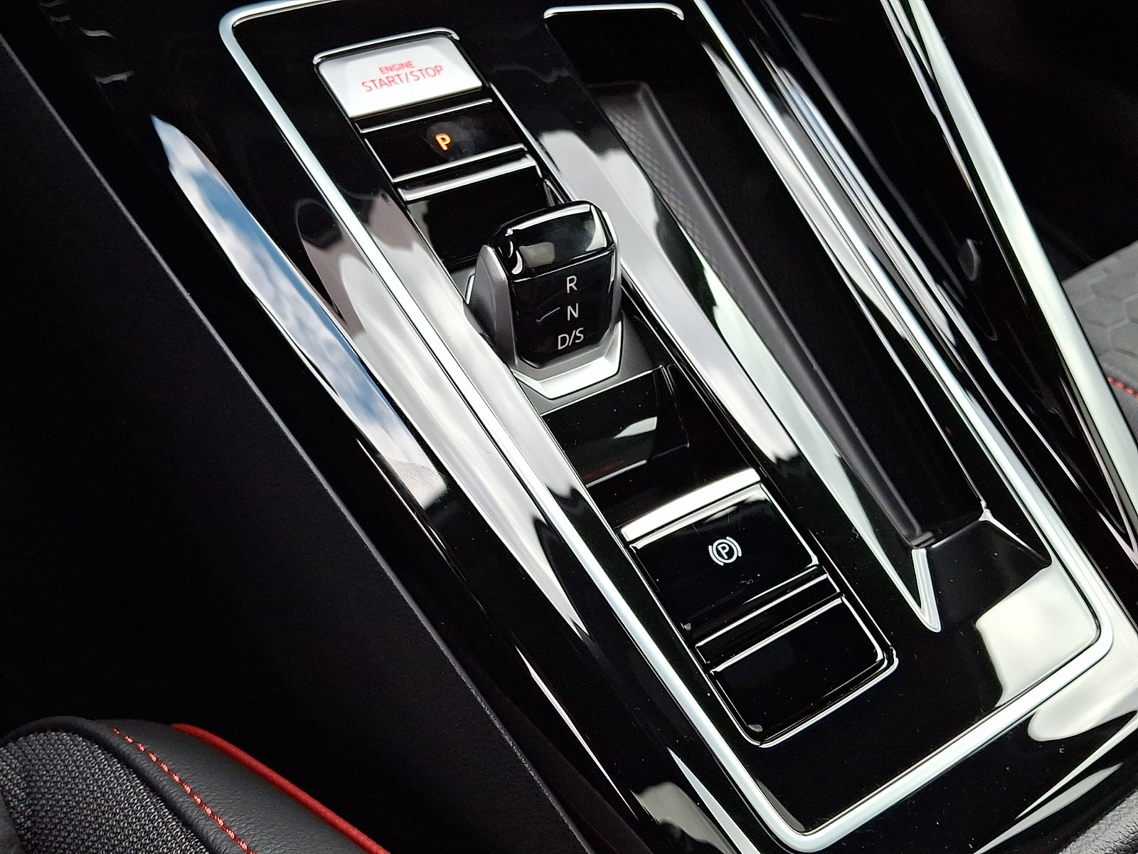 New 2026 Volkswagen GTI SE image 8