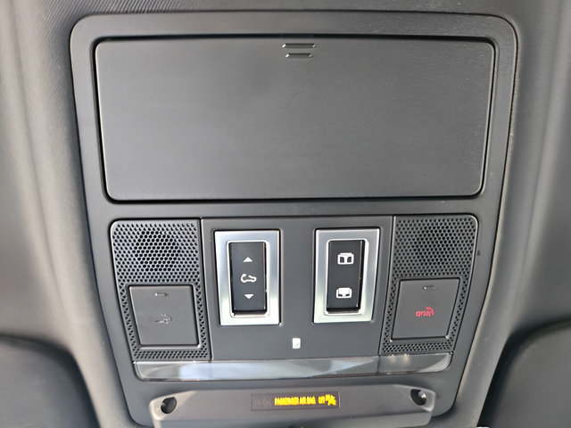 Used 2022 Land Rover Defender 90 X-Dynamic HSE AWD/4WD image 19
