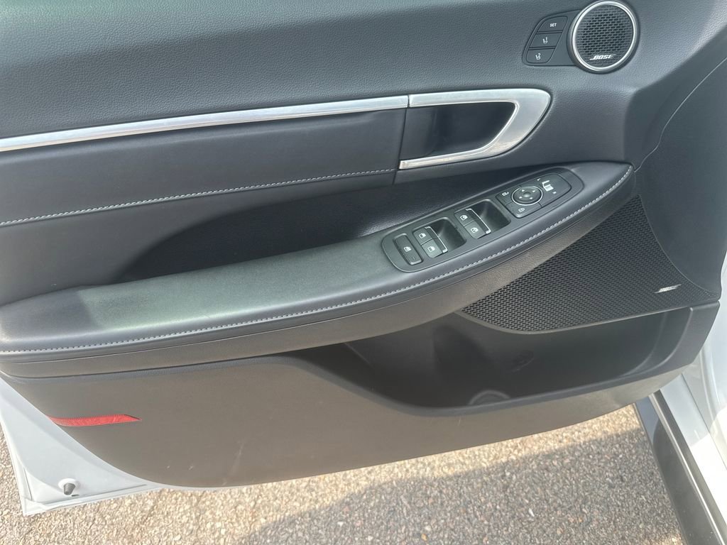 Used 2021 Hyundai Sonata Limited w/ Preferred Accessory Package FWD image 10