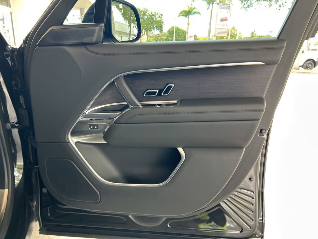 Used 2024 Land Rover Range Rover SE image 26