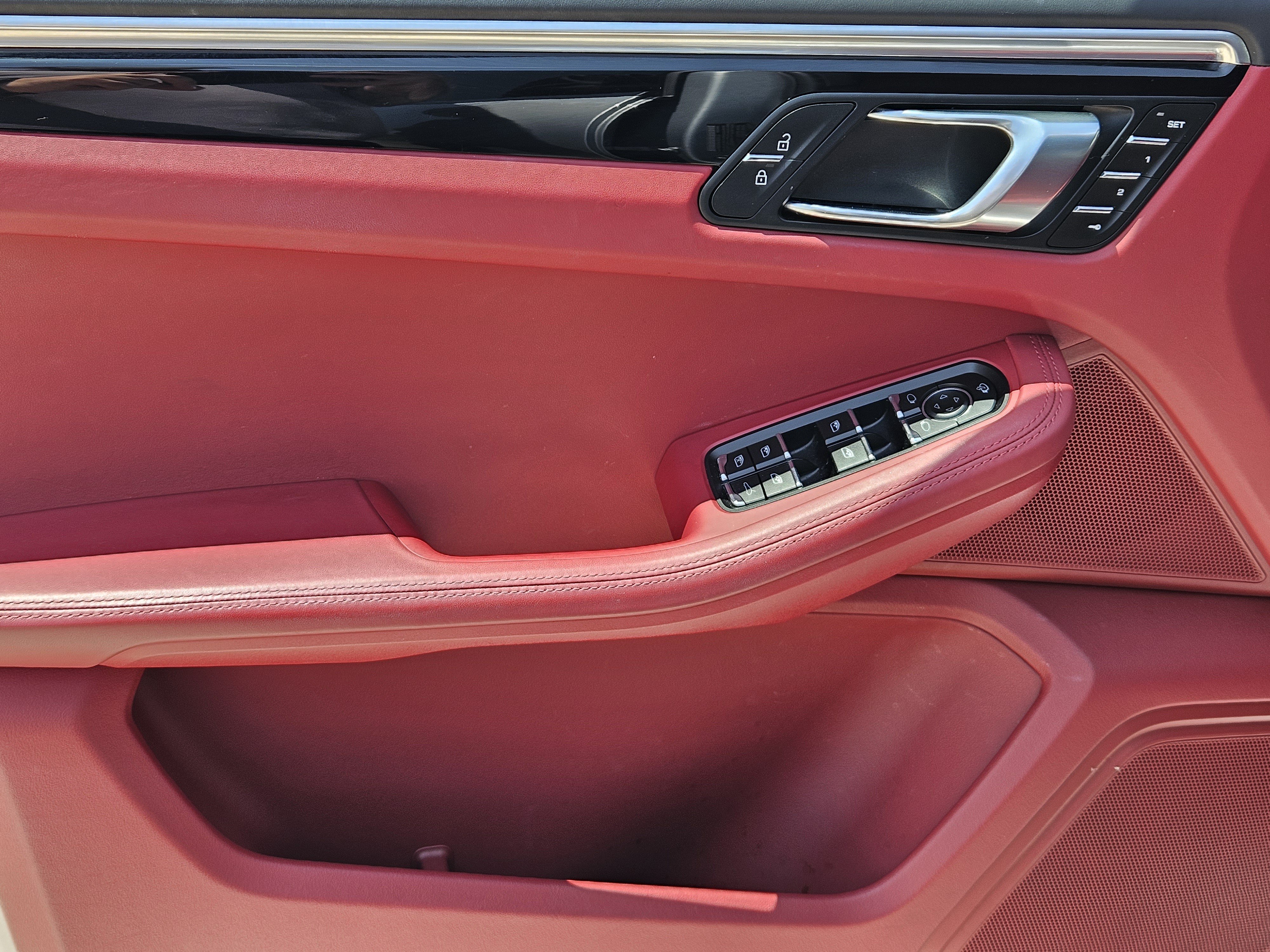 Certified 2023 Porsche Macan AWD/4WD image 22