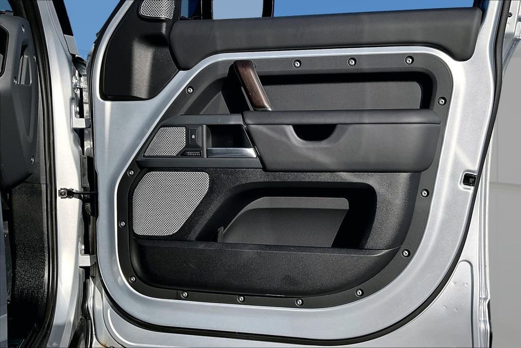 Certified 2024 Land Rover Defender 130 X image 27