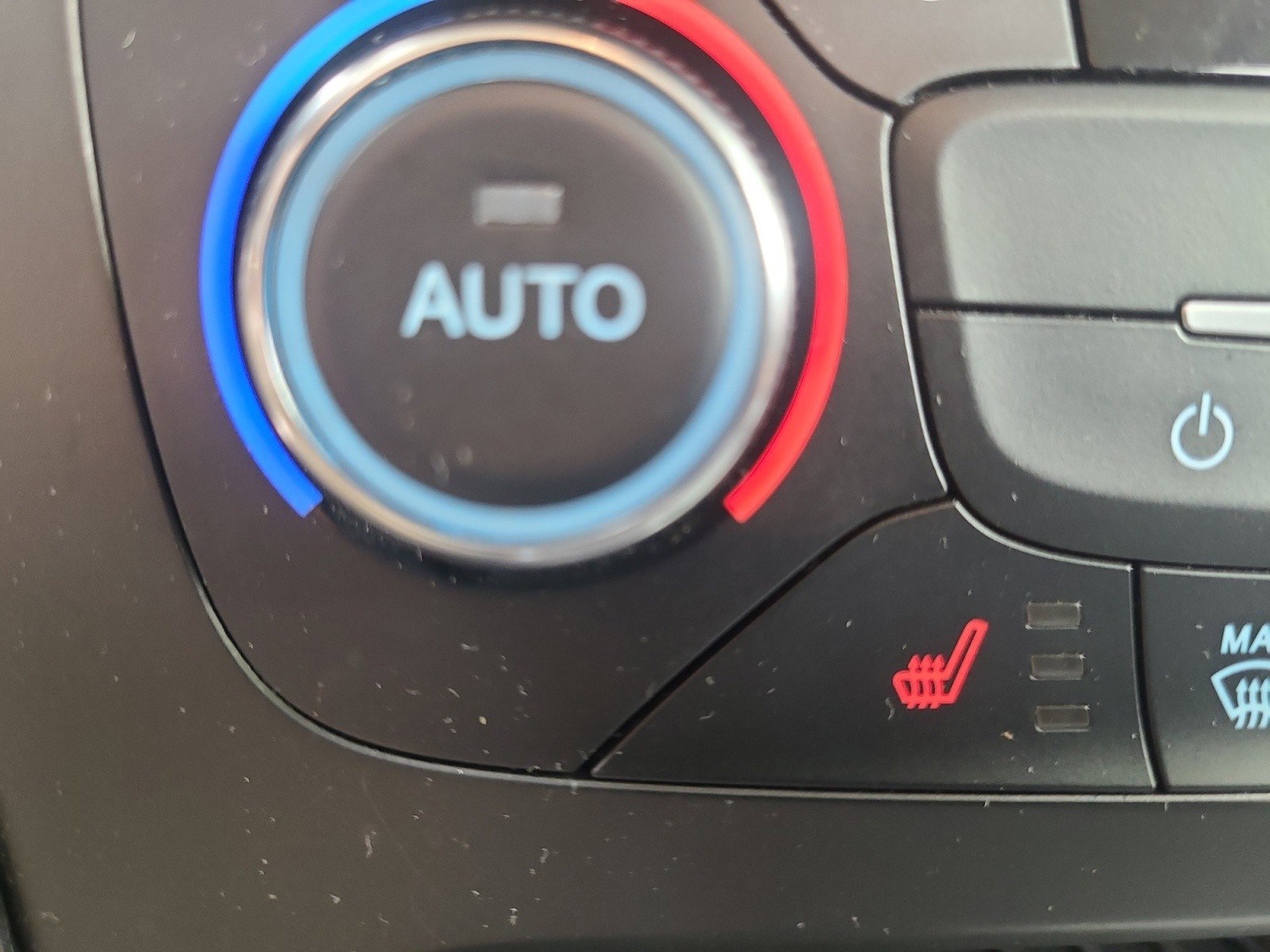 Used 2015 Ford Focus Titanium FWD image 29
