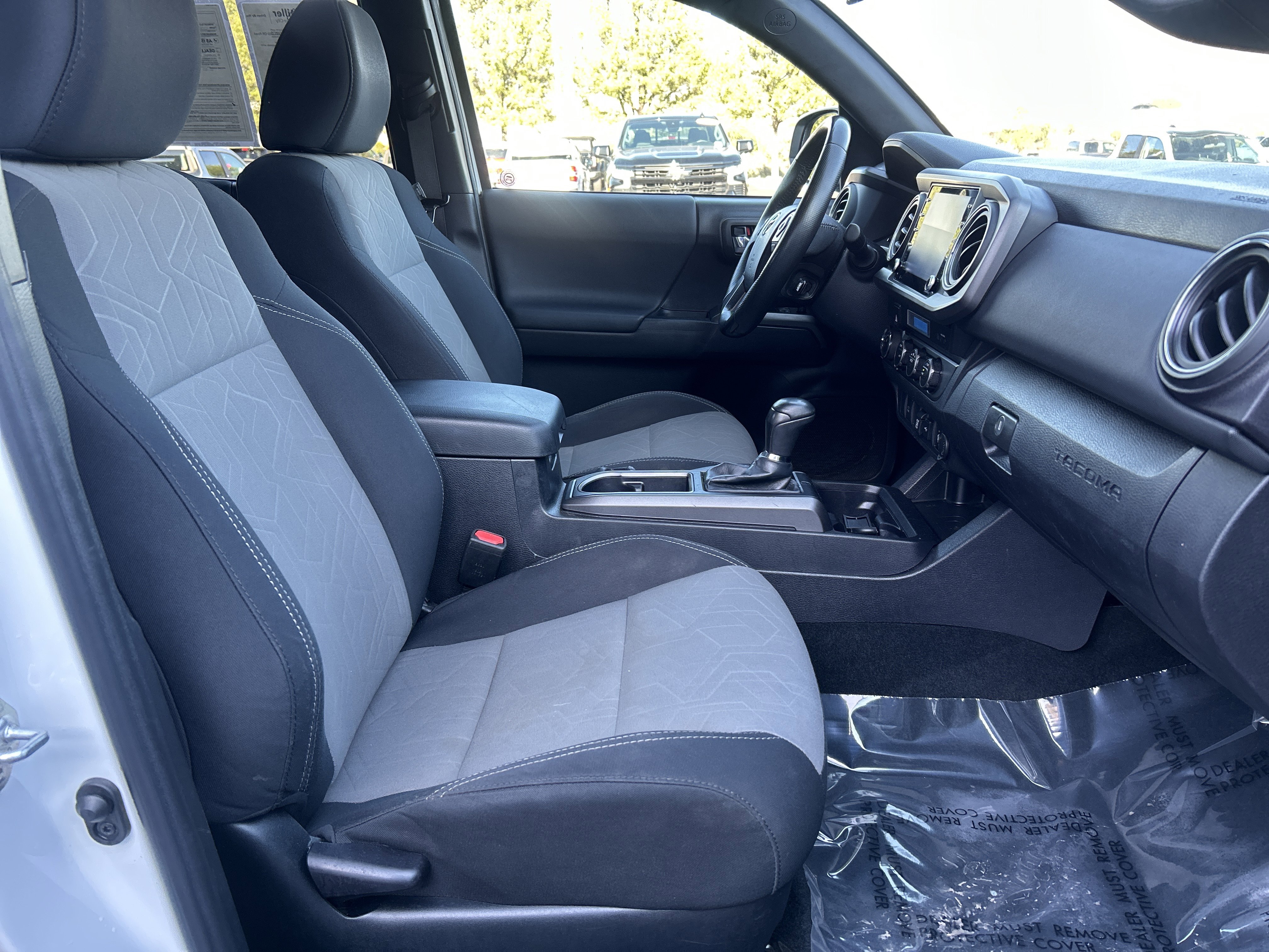 Used 2022 Toyota Tacoma TRD Off-Road AWD/4WD image 27