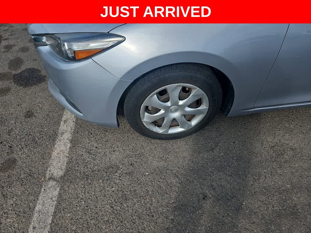 Used 2017 MAZDA MAZDA3 Sport FWD image 3