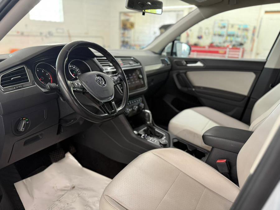 Used 2018 Volkswagen Tiguan SE w/ Panoramic Sunroof Package AWD/4WD image 16