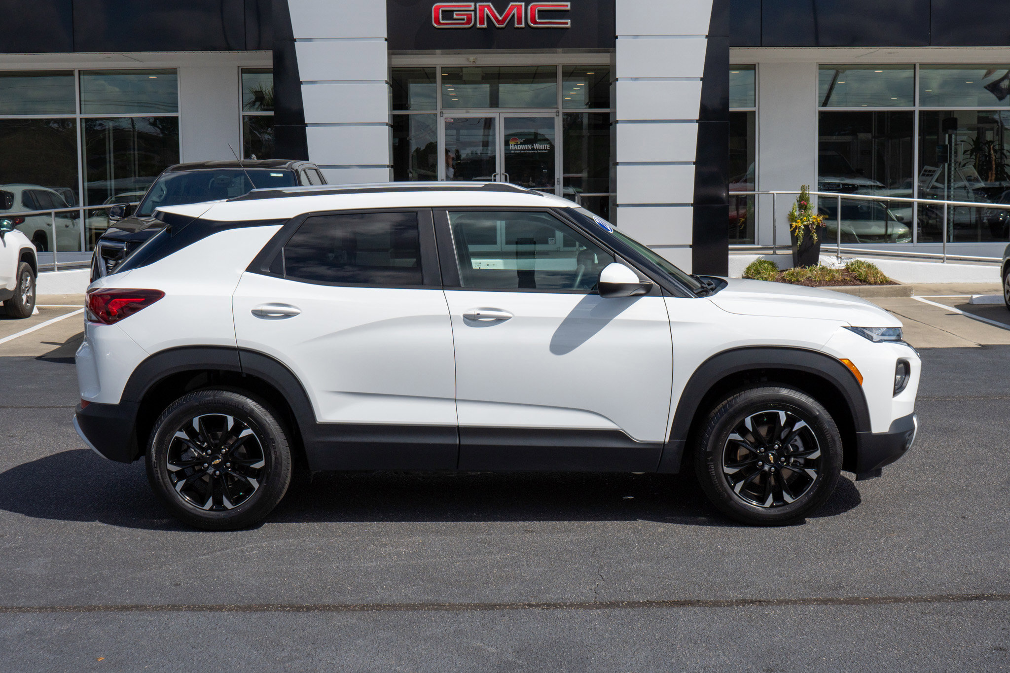 Certified 2022 Chevrolet TrailBlazer LT w/ Driver Confidence Package image 2