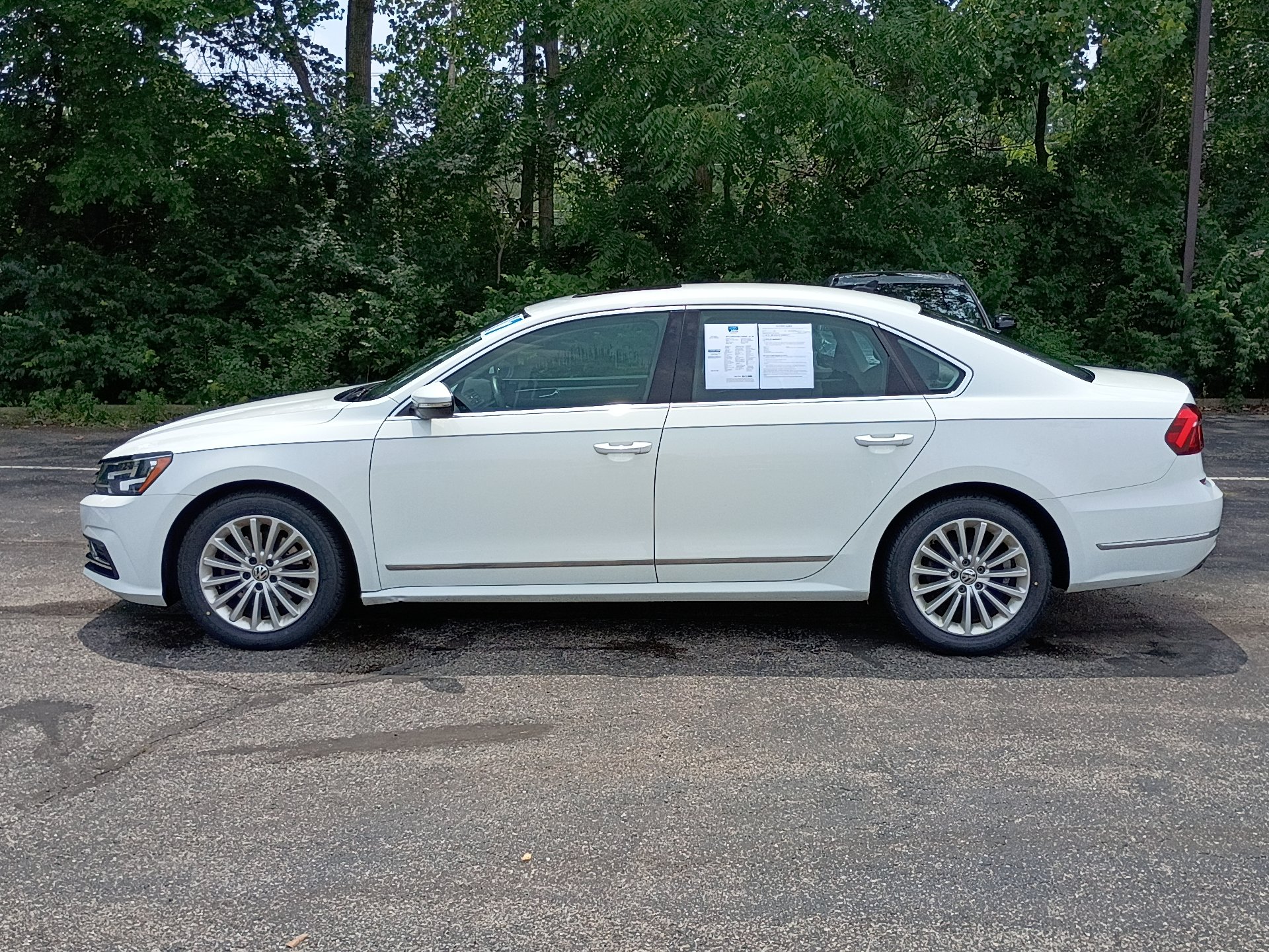 Used 2017 Volkswagen Passat 1.8T SE FWD image 6