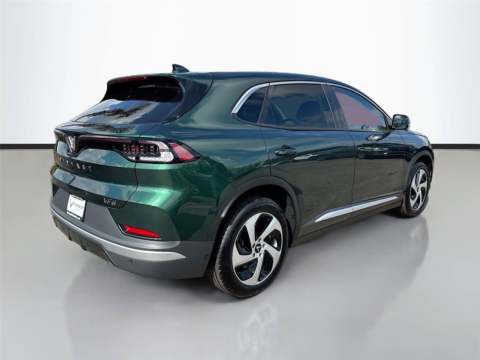 New 2025 VinFast VF 8 Eco AWD/4WD image 7
