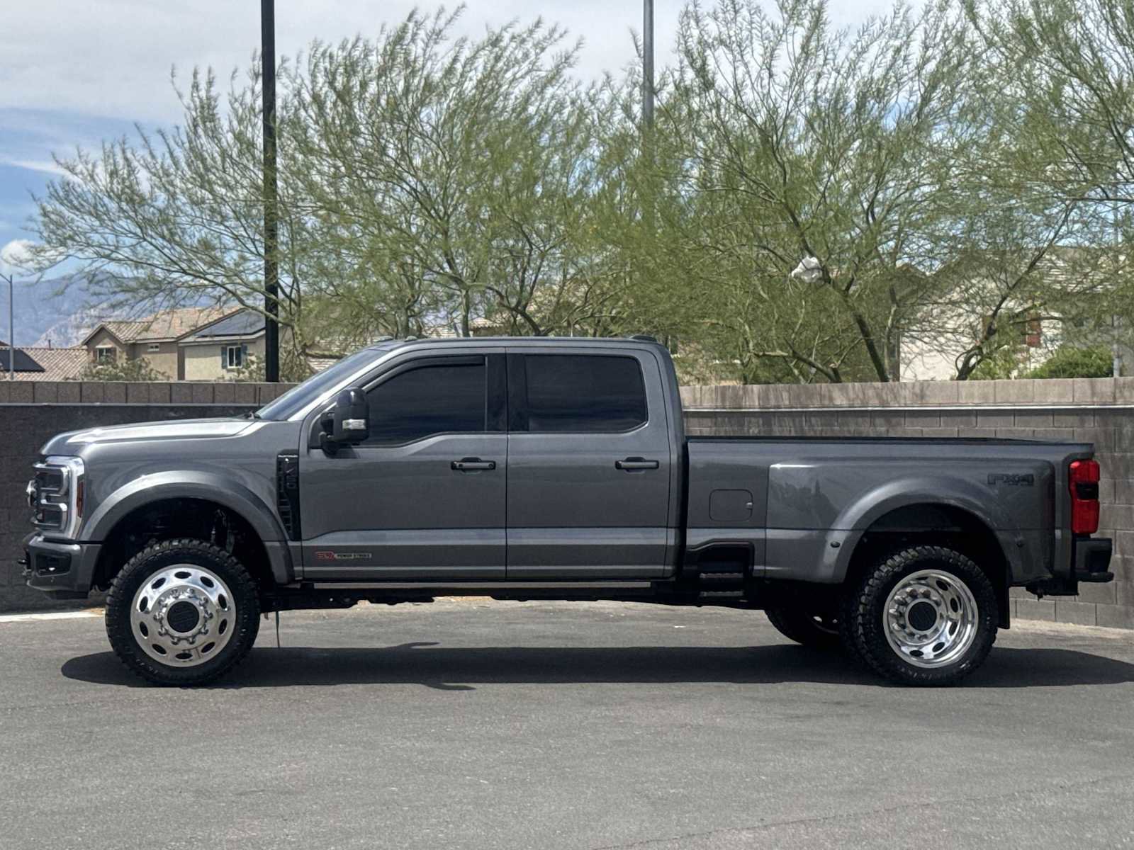 Used 2025 Ford F450 Platinum w/ FX4 Off-Road Package AWD/4WD image 26