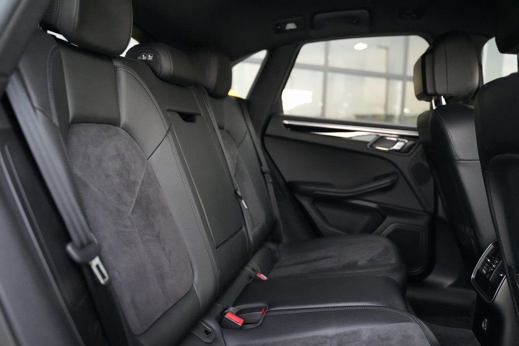 Used 2017 Porsche Macan w/ Driver Memory Package image 58