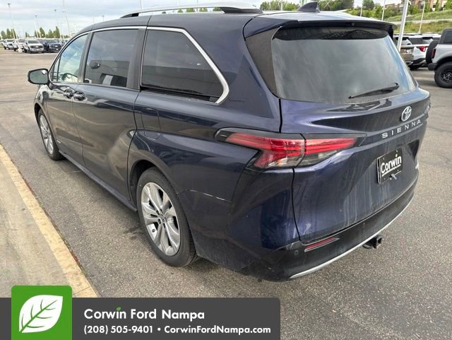 Used 2021 Toyota Sienna Platinum FWD image 4