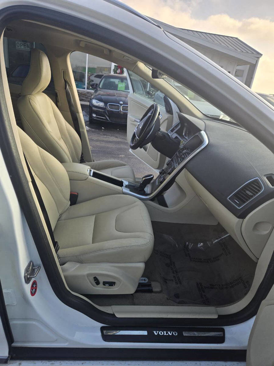 Used 2015 Volvo XC60 T6 image 25
