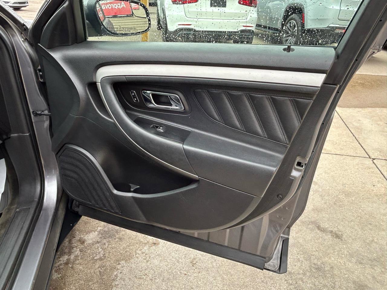 Used 2014 Ford Taurus SEL w/ Equipment Group 201A FWD image 16