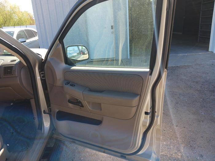 Used 2005 Ford Explorer Sport XLT AWD/4WD image 29