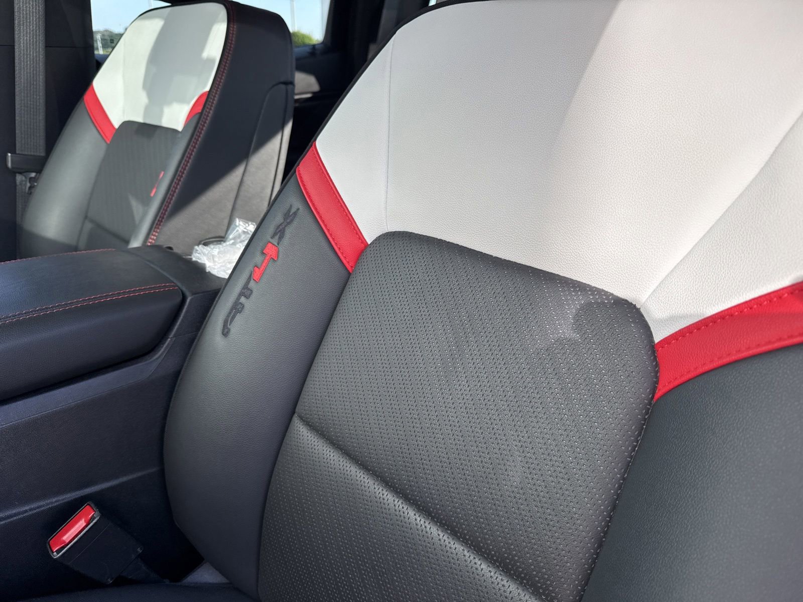 Used 2024 GMC Canyon AT4X AWD/4WD image 18