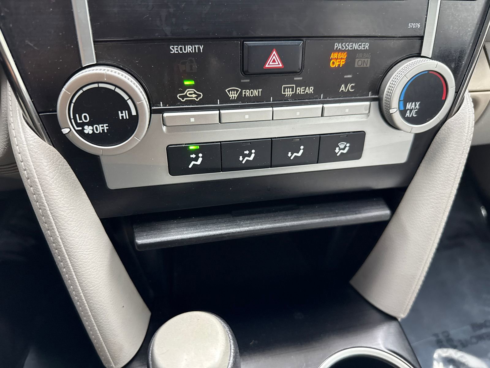 Used 2013 Toyota Camry LE image 28