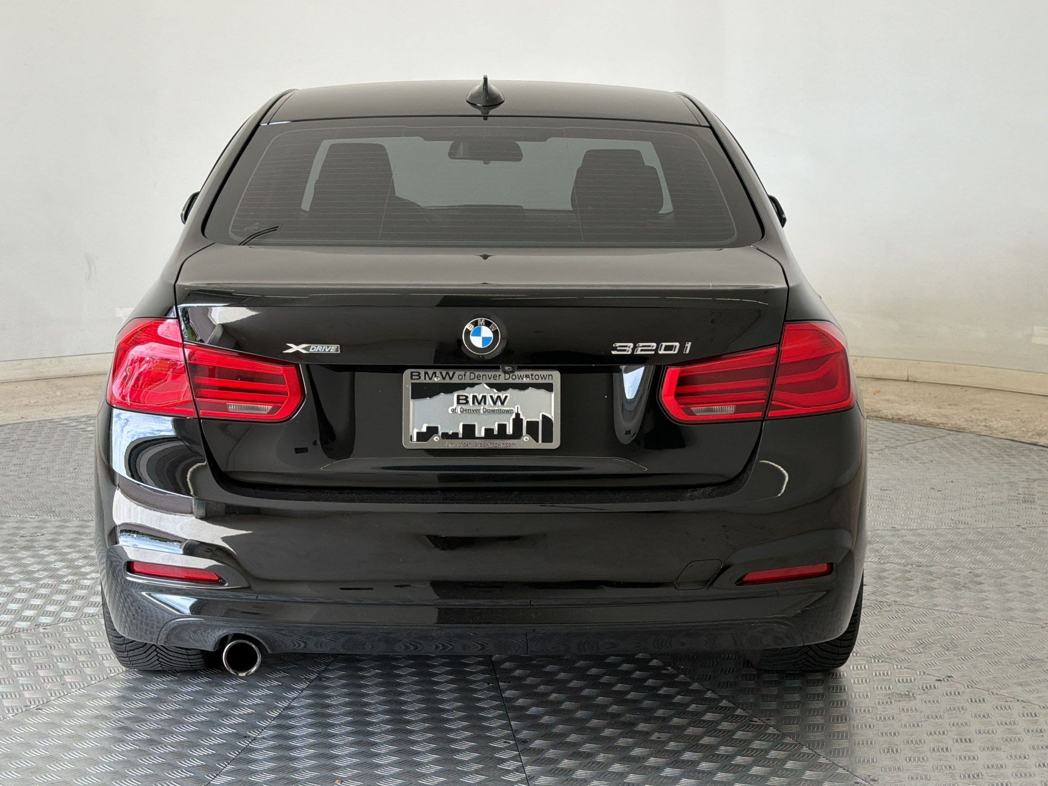 Used 2018 BMW 320i xDrive Sedan AWD/4WD image 10