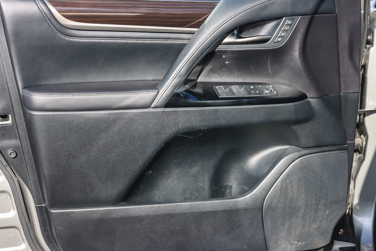 Used 2018 Lexus LX 570 4WD image 19