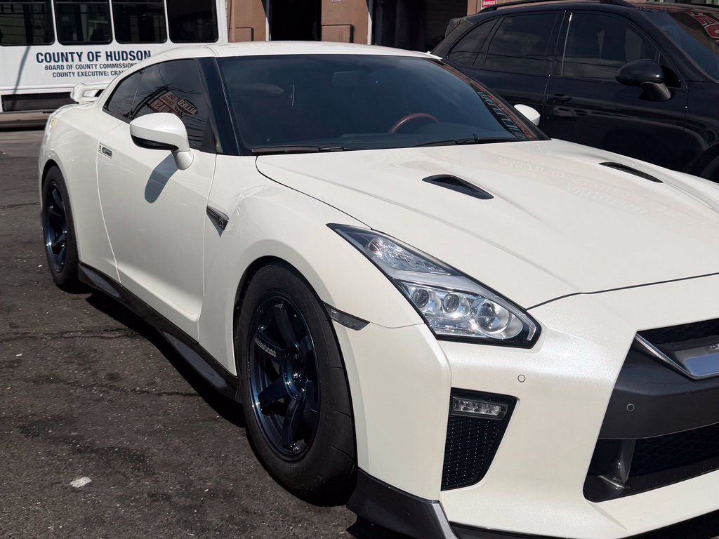 Used 2019 Nissan GT-R Premium w/ Premium Interior Package AWD/4WD image 4