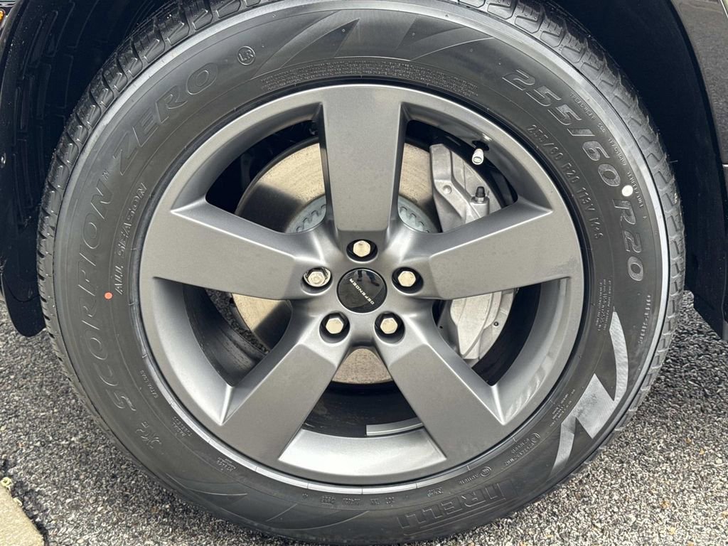 New 2026 Land Rover Defender 110 X-Dynamic SE image 11