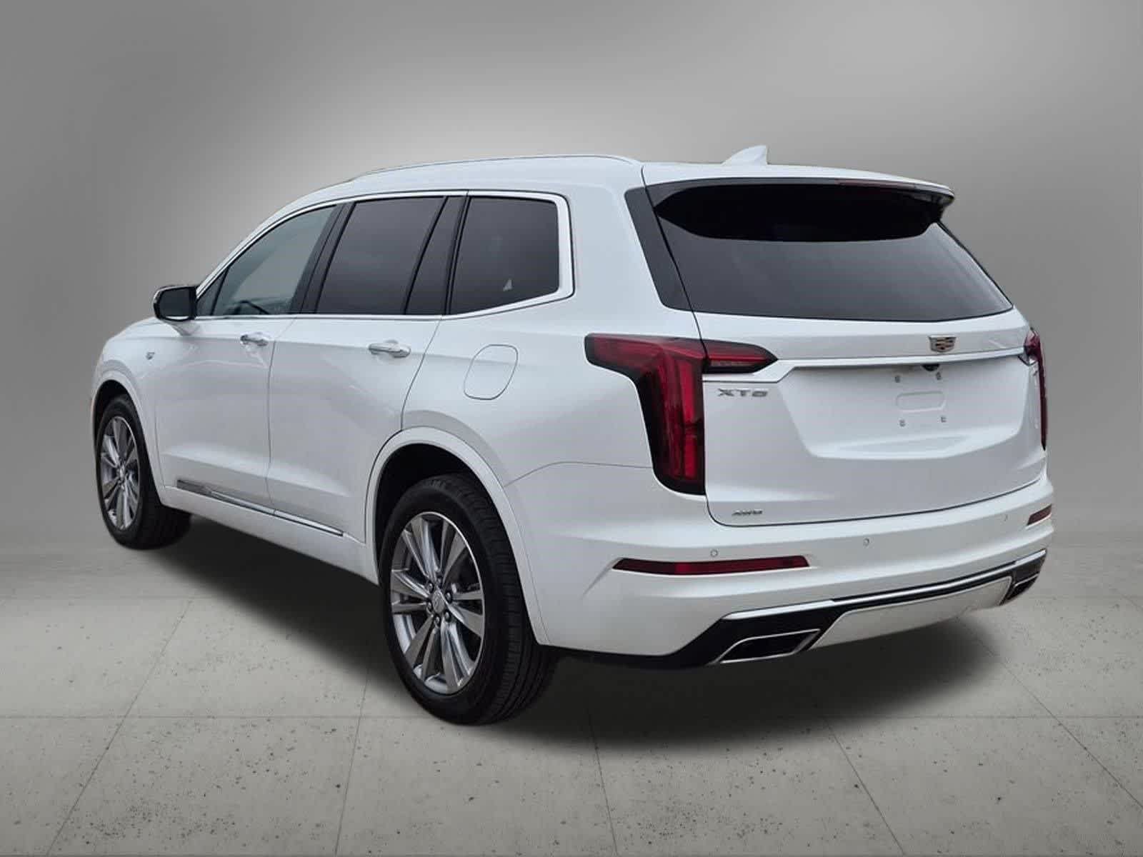 Used 2024 Cadillac XT6 Premium Luxury AWD/4WD image 4