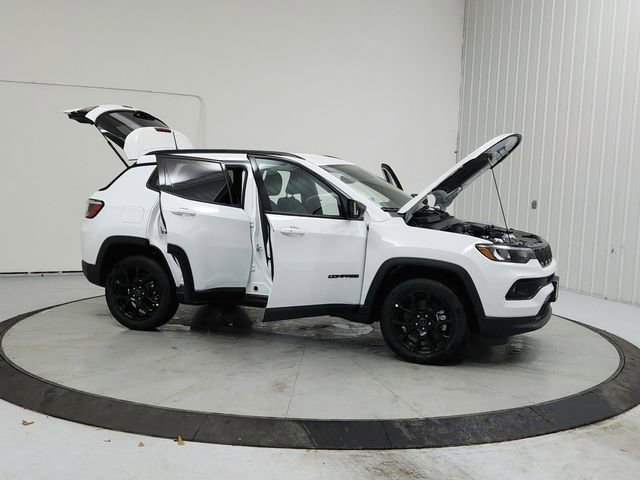 New 2026 Jeep Compass Latitude image 9