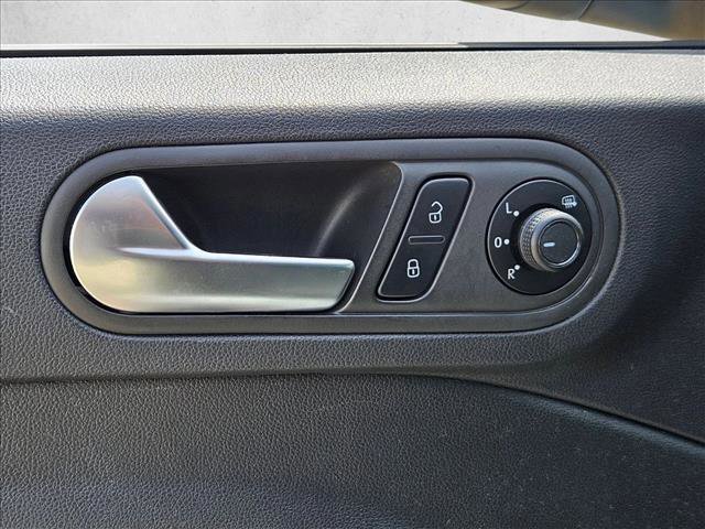 Used 2017 Volkswagen Beetle 1.8T S FWD image 27