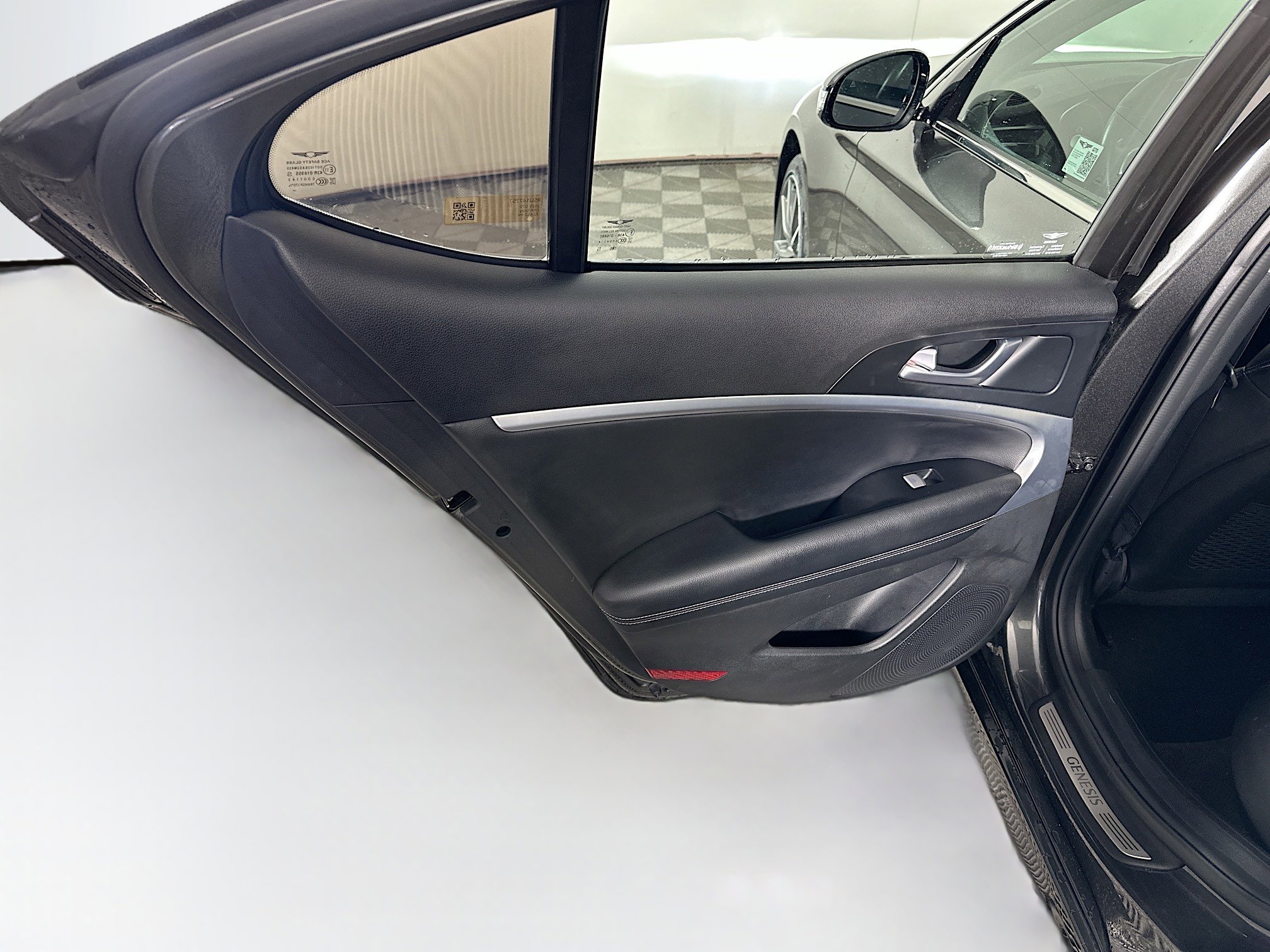 Used 2025 Genesis G70 2.5T image 27