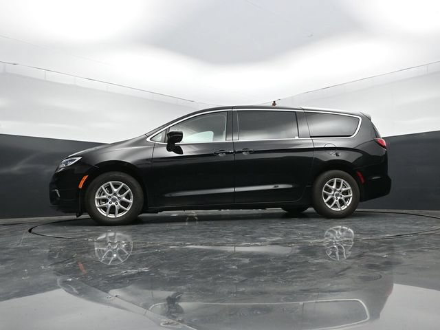 Used 2024 Chrysler Pacifica Touring-L FWD image 46